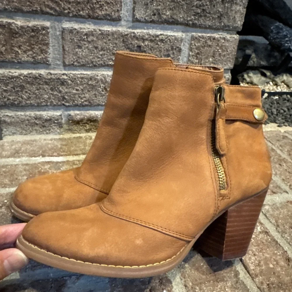 Gianni Bini Boots Womens 6.5M Ankle Booties Heel Side Zip Brown Leather Round
